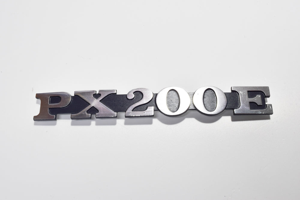 CI5769A - TARGHETTA PX 200 E X COFANO LATERALE V