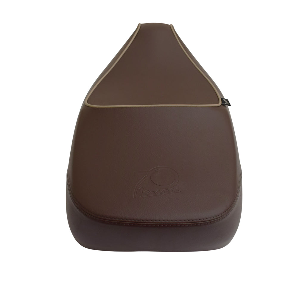 PI1B003670 - SELLA MARRONE VESPA GTS 300 ABS 70°ANN.