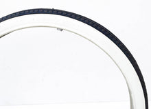 Carica l'immagine nel visualizzatore di Gallery, COPERTONE BICI 24X1.75 BIAN/NER DEESTONE