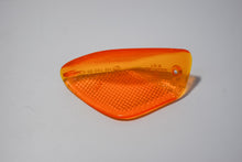 Carica l&#39;immagine nel visualizzatore di Gallery, VETRO FRECCIA ANT DX CAGIVA C12