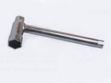 Carica l&#39;immagine nel visualizzatore di Gallery, CHIAVE CANDELA VESPA 13X11X21