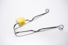 Carica l&#39;immagine nel visualizzatore di Gallery, MOLLA FILTRO ARIA