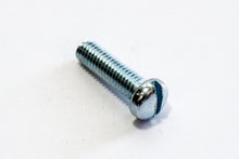 Carica l&#39;immagine nel visualizzatore di Gallery, BULLONE 5X18 LAMBRETTA TESTA CILINDR BOM