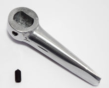 Carica l&#39;immagine nel visualizzatore di Gallery, MANIGLIA COFANO DX LAMBRETTA LC-LD 125