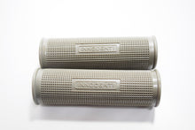 Carica l&#39;immagine nel visualizzatore di Gallery, COPPIA MANOPOLE LAMBRETTA E-F 125