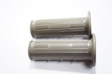 Carica l&#39;immagine nel visualizzatore di Gallery, COPPIA MANOPOLE LAMBRETTA LD 125-150