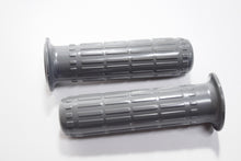 Carica l&#39;immagine nel visualizzatore di Gallery, COPPIA MANOPOLE LAMBRETTA J50