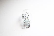 Carica l&#39;immagine nel visualizzatore di Gallery, 1466 - LAMPADINA TUTTO VETRO (12V-5W) W2