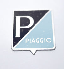 Carica l&#39;immagine nel visualizzatore di Gallery, STEMMA ADESIVO ALLUM PIAGGIO 25X28MM