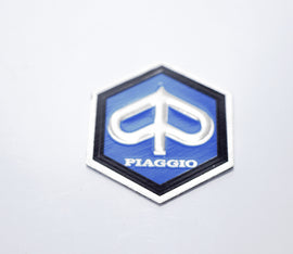 SCUDETTO  PIAGGIO ADESIVO MM. 26