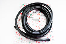 Carica l'immagine nel visualizzatore di Gallery, COPPIA PROFILI NERI SACCHE VESPA PX