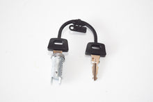 Carica l&#39;immagine nel visualizzatore di Gallery, SERIE 1 CILINDRETTO+2 CHIAVI VESPA PK-XL