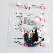 Carica l&#39;immagine nel visualizzatore di Gallery, COMMUTATORE 5 POSIZ 8 POLI VESPA GS 150