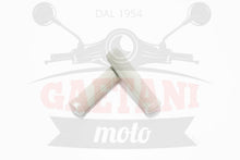 Carica l&#39;immagine nel visualizzatore di Gallery, COPPIA MANOPOLE GRIGIE D.23 VESPA 4857
