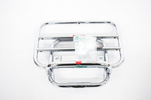 Carica l&#39;immagine nel visualizzatore di Gallery, PORTAPACCHI POST VESPA GT 200 CROMATO
