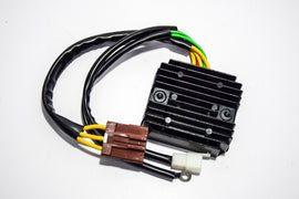 REGOLATORE TENSIONE AKM6001