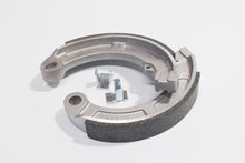 Carica l&#39;immagine nel visualizzatore di Gallery, COPPIA GANASCE FRENO POST VESPA 50 &#39;63