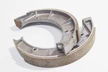Carica l&#39;immagine nel visualizzatore di Gallery, GANASCE FRENO  GUZZI 250 180X25 FORMA