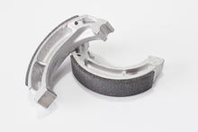 Carica l&#39;immagine nel visualizzatore di Gallery, GANASCE FRENO HONDA SH 50 110X25 FORMA