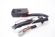 Carica l&#39;immagine nel visualizzatore di Gallery, COMMUTATORE FRECCE APE TM P 50 DAL 1986