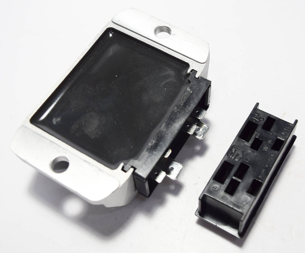 REGOLATORE 6 FILI PER ALTERNATORE 3 FILI