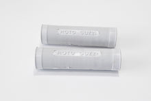 Carica l'immagine nel visualizzatore di Gallery, COPPIA MANOPOLE GUZZI FORATE GRIG 24MM