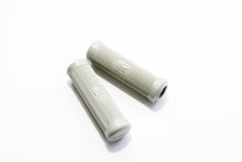 Carica l&#39;immagine nel visualizzatore di Gallery, COPPIA MANOPOLE VESPA VL1T-VS1T- GRIGIE