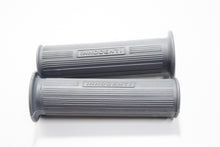 Carica l&#39;immagine nel visualizzatore di Gallery, COPPIA MANOPOLE LAMBRETTA DIAM.24