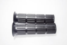 Carica l&#39;immagine nel visualizzatore di Gallery, COPPIA MANOPOLE VESPA PX NERE NO ARCOBAL