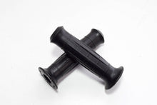 Carica l'immagine nel visualizzatore di Gallery, COPPIA MANOPOLE CAFE' RACE 125MM D.22