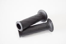 Carica l&#39;immagine nel visualizzatore di Gallery, COPPIA MANOPOLE SUZUKI NERE FORATE 120MM