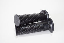 Carica l'immagine nel visualizzatore di Gallery, COPPIA MANOPOLE CHIUSE NERO 120MM