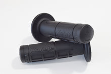 Carica l'immagine nel visualizzatore di Gallery, 01699A - PAIO MANOPOLE HALF WAFFLE NERE L.11