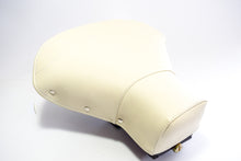 Carica l&#39;immagine nel visualizzatore di Gallery, SELLA VESPA &#39;62 MONOPOSTO AVORIO ITALY