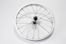 Carica l'immagine nel visualizzatore di Gallery, RUOTA ANT BICI 16X1.75 ALL C/PERNO IN AC