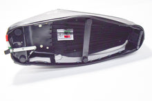 Carica l&#39;immagine nel visualizzatore di Gallery, SELLA VESPA 50 SPECIAL C/GOBBA NERA