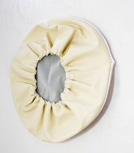 Carica l&#39;immagine nel visualizzatore di Gallery, COPRIRUOTA AVORIO DA 10 C/BORSA VESPA