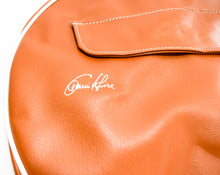 Carica l&#39;immagine nel visualizzatore di Gallery, COPRIRUOTA 8 MARRONE C/FIRMA VESPA