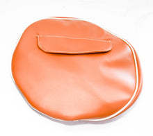 Carica l&#39;immagine nel visualizzatore di Gallery, COPRIRUOTA MARRONE DA 8 C/BORSA VESPA