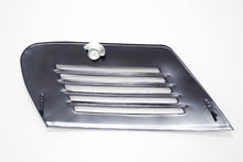 Carica l&#39;immagine nel visualizzatore di Gallery, SPORTELLO MOTORE VESPA 1S ATT/CENTRALE