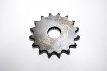 Carica l&#39;immagine nel visualizzatore di Gallery, PIGNONI APRILIA Z16 18NC C.520