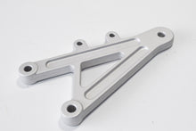 Carica l&#39;immagine nel visualizzatore di Gallery, SUPPORTO PEDALINA ANTERIORE DX DERBI