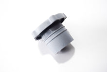 Carica l&#39;immagine nel visualizzatore di Gallery, TAPPO SERBATOIO OLIO VESPA PX 198110