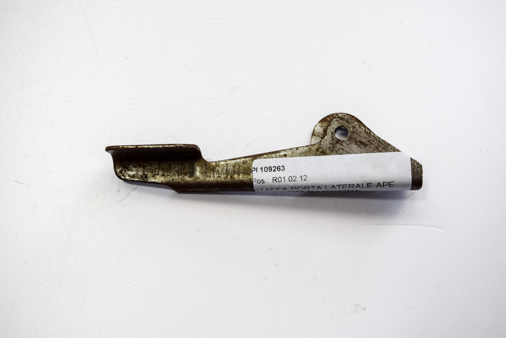 STAFFA PORTA LATERALE APE 501-601