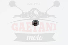 Carica l&#39;immagine nel visualizzatore di Gallery, BOCCOLA GANCIO COFANO VESPA PX