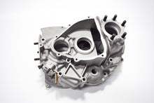 Carica l&#39;immagine nel visualizzatore di Gallery, CARTER MOTORE PIAGGIO APE 50 P TL3T