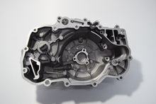 Carica l&#39;immagine nel visualizzatore di Gallery, COPERCHIO VOLANO BEVERLY 350 4T 1620