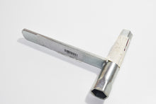 Carica l&#39;immagine nel visualizzatore di Gallery, CHIAVE CANDELA APE TM-703-QUARGO ORIGINA