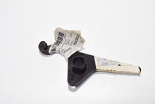 Carica l&#39;immagine nel visualizzatore di Gallery, GANCIO DESTRO CERNIERA PIANALE QUARGO