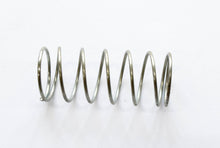 Carica l&#39;immagine nel visualizzatore di Gallery, MOLLA PULSANTE SELLA VESPA 50 HP-FL2-N